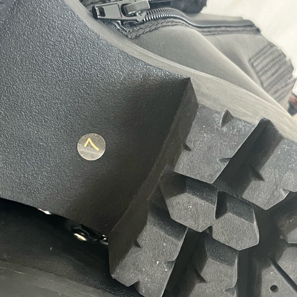 ✨SALE✨JEFFREY CAMPBELL Stanley Lace Up Hiker Combat Boot Black SIZE 7 Shearling - Picture 3 of 16